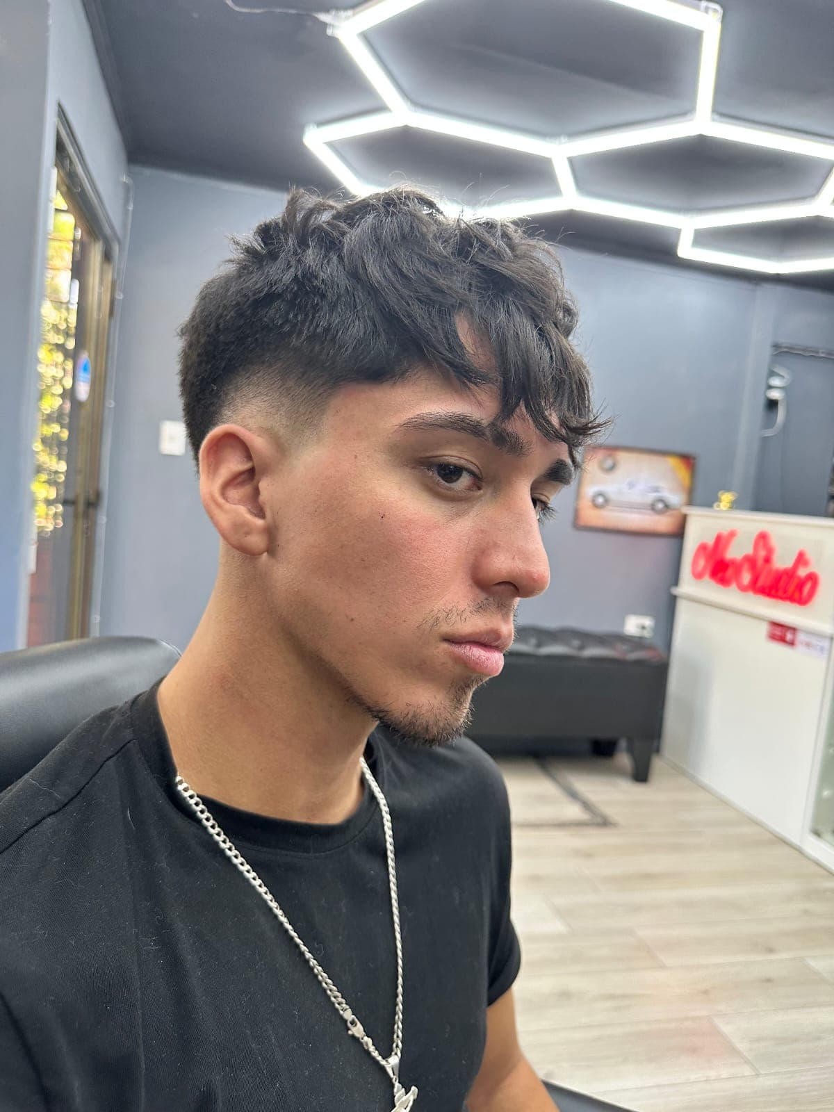 Acabado premium Neo Barber Studio